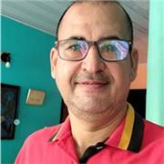 hablante nativo de español, experienia en enseñarlo tanto habla como escritura, metodos sencillos y eficases ,